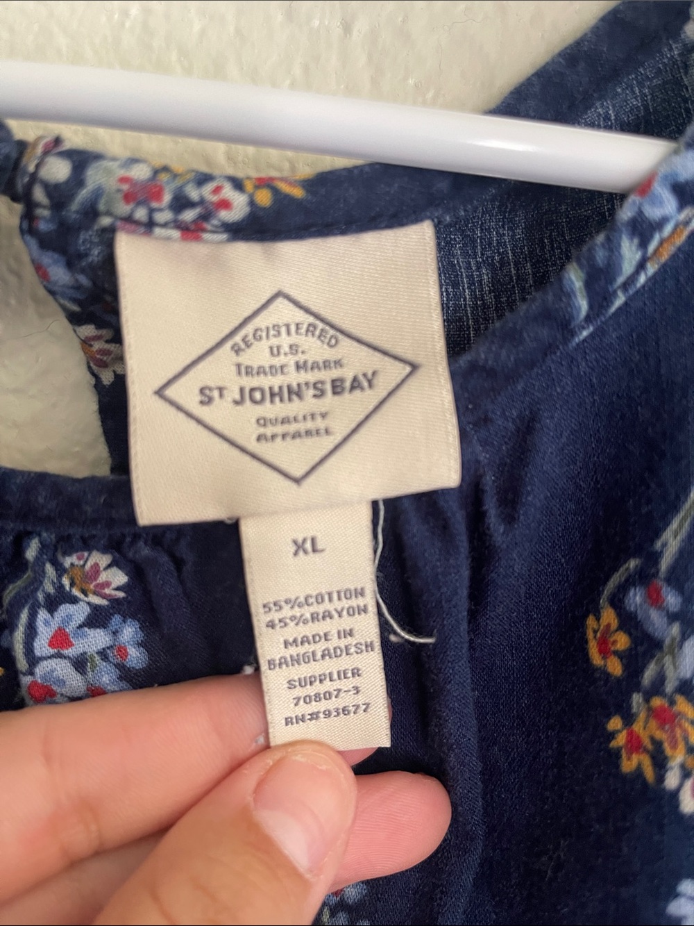 (🌸 5 for $15) Navy floral blouse, breezy cotton blend XL - Picture 2 of 3